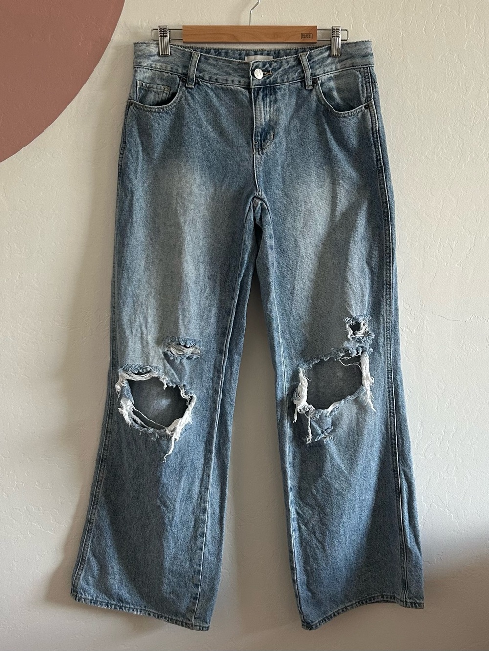 PacSun Women’s Low Rise Baggy wide leg light wash distressed Jeans size 27